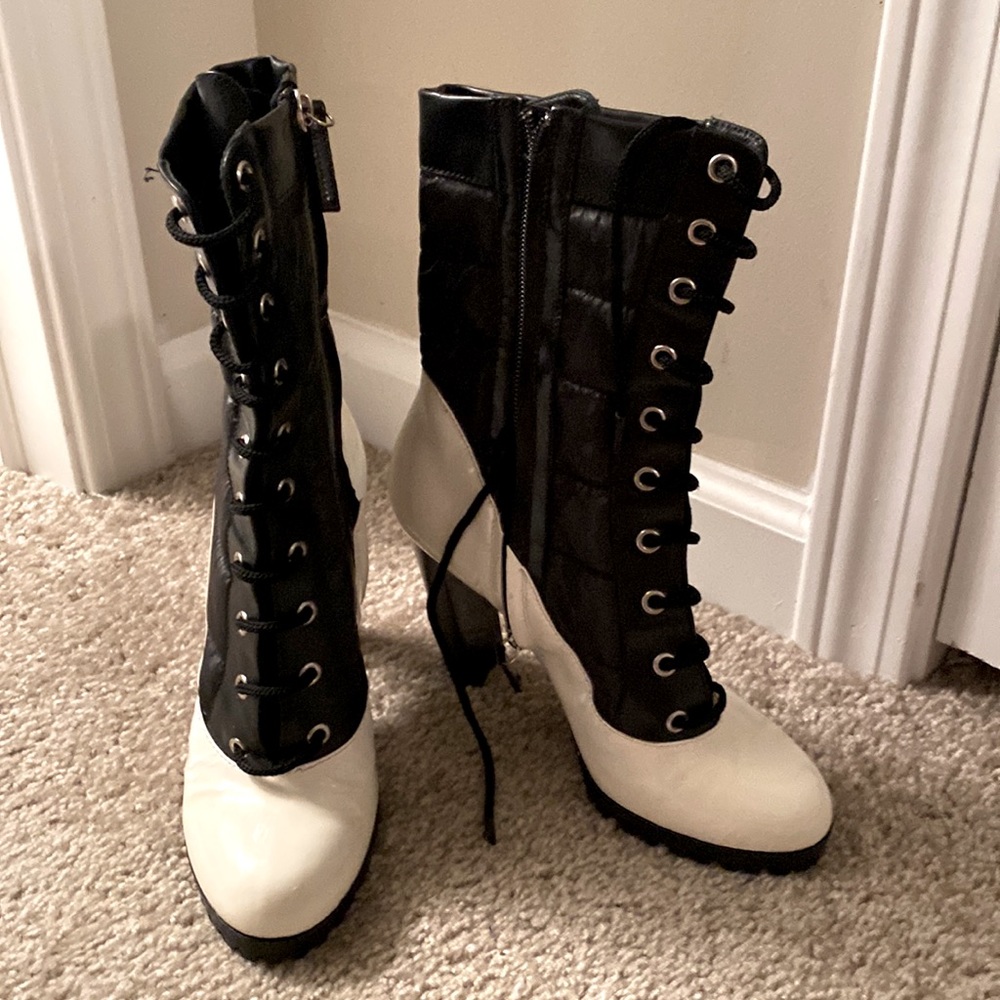 Used boots warn once minor give at sole